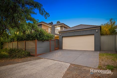 Property photo of 15 Otago Loop Caroline Springs VIC 3023