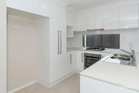 Property photo of 4/18 Swallow Court Newtown QLD 4350