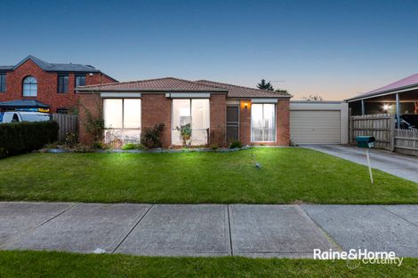 19 Daphne Way, Cranbourne North, VIC 3977