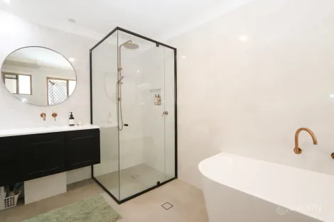 Property photo of 2/9 Nina Parade Arundel QLD 4214