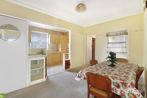 Property photo of 18 Gloria Crescent Lake Heights NSW 2502