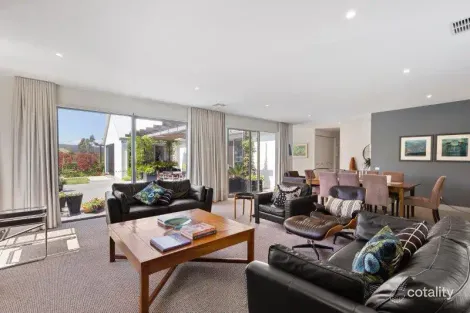 Property photo of 44 Manorina Way Macedon VIC 3440