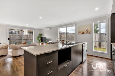 Property photo of 5 Leane Way Mickleham VIC 3064