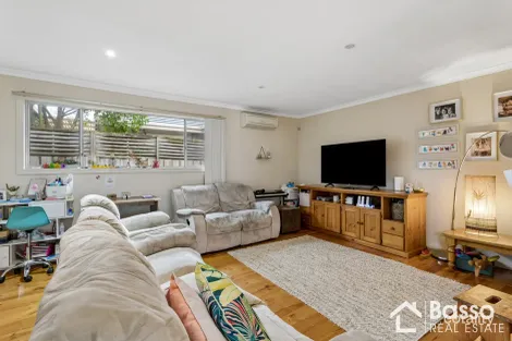 Property photo of 80 Warranilla Avenue Rosebud VIC 3939