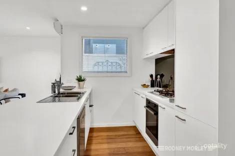 Property photo of 1/37 Ormond Esplanade Elwood VIC 3184
