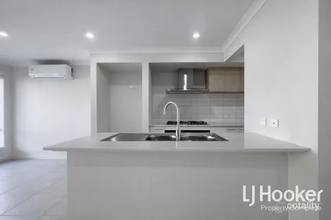 Property photo of 6 Celestial Way White Rock QLD 4306