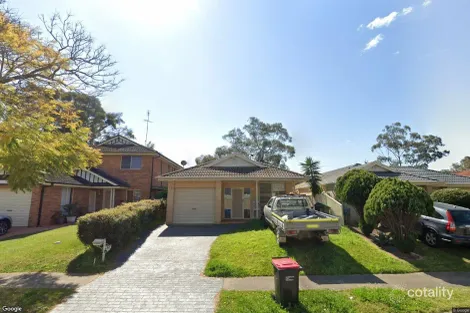 17 Glenelg Ct, Wattle Grove, NSW 2173