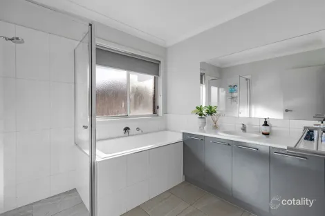 Property photo of 9 Henrys Run Drive Mildura VIC 3500