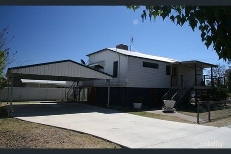 19 Pine St, Miles, QLD 4415