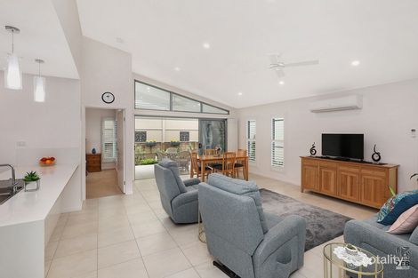 163/25 Owen Creek Rd, Forest Glen, QLD 4556