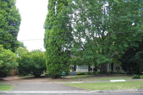 27 Woodbury Rd, St Ives, NSW 2075