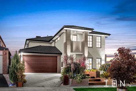 27 Carisbrooke Way, Clyde North, VIC 3978