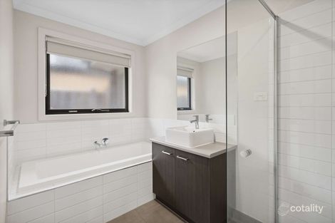 Property photo of 71 Wurrook Circuit North Geelong VIC 3215