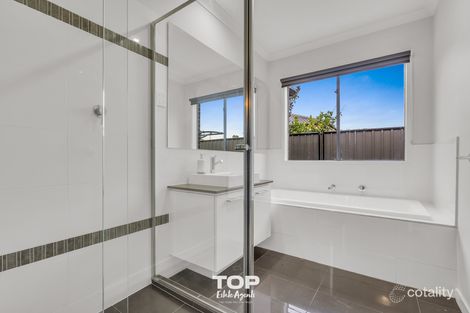 Property photo of 5 Flemington Way Clyde North VIC 3978