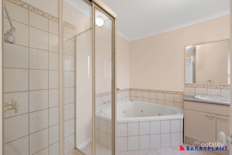 Property photo of 25 Island Place Mill Park VIC 3082