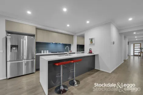 Property photo of 38 Charleston Chase Berwick VIC 3806