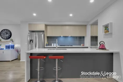 Property photo of 38 Charleston Chase Berwick VIC 3806