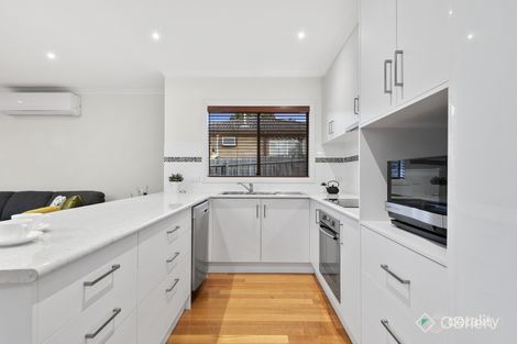 Property photo of 2/7 Aaran Close Endeavour Hills VIC 3802