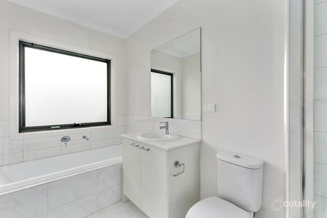 Property photo of 19 Lithgow Way Mooroolbark VIC 3138