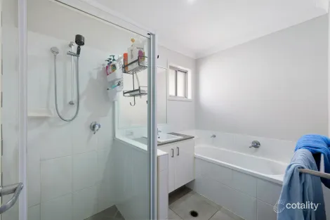 Property photo of 9 Hillsborough Place Pimpama QLD 4209
