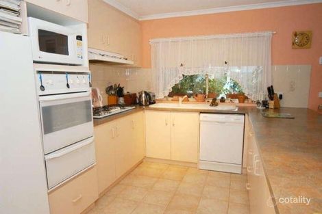 Property photo of 11 Howqua Place Cranbourne VIC 3977