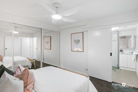 Property photo of 4/102 Pembroke Road Coorparoo QLD 4151