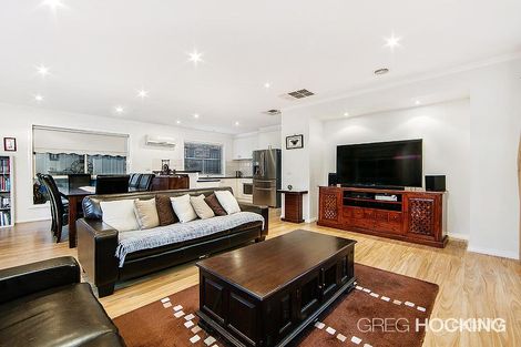 Property photo of 21 Willandra Loop Caroline Springs VIC 3023