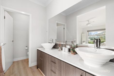 Property photo of 36 Orbis Avenue Fraser Rise VIC 3336