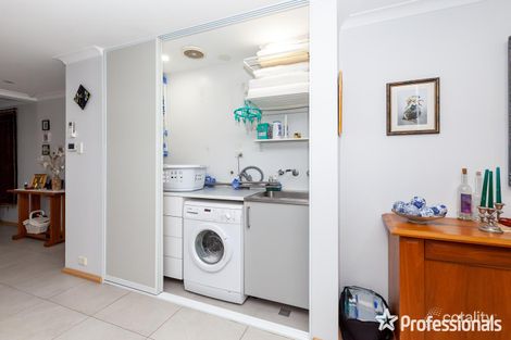 Property photo of 38 Lensham Place Armadale WA 6112