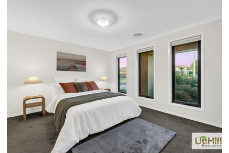 Property photo of 10 Abbeyard Drive Clyde VIC 3978