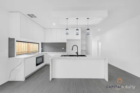 Property photo of 21 Hillside Avenue Mickleham VIC 3064