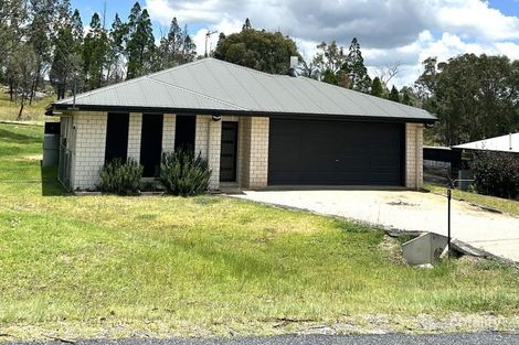 7 Micale Lane, Glen Aplin, QLD 4381