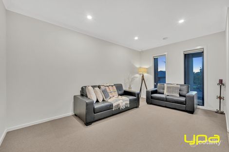 Property photo of 6 Trumper Lane Cranbourne West VIC 3977