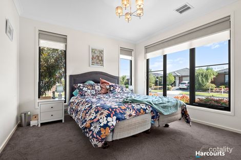 Property photo of 14 Trainers Way Clyde North VIC 3978