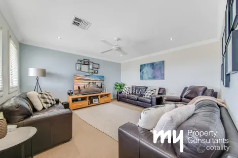 Property photo of 8 Young Circuit Elderslie NSW 2570