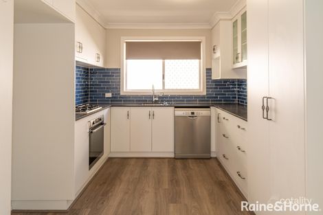 Property photo of 2/160-162 Fernleigh Road Mount Austin NSW 2650