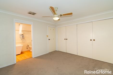 Property photo of 2/160-162 Fernleigh Road Mount Austin NSW 2650
