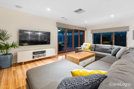 Property photo of 34 Viewside Crescent Craigieburn VIC 3064