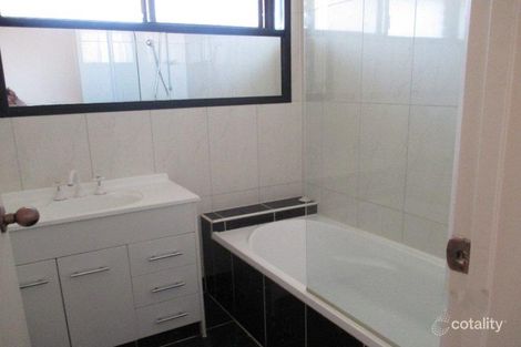 Property photo of 13 Rearden Close Endeavour Hills VIC 3802