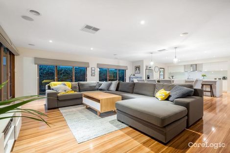 Property photo of 34 Viewside Crescent Craigieburn VIC 3064