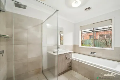 Property photo of 22 Cormorant Boulevard Kialla VIC 3631
