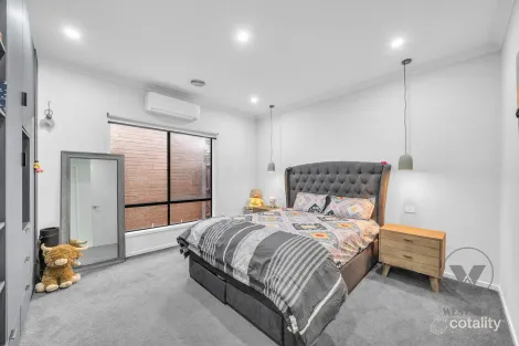 Property photo of 21 Kittiwake Terrace Werribee VIC 3030