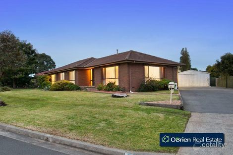 18 Chomley St, Cranbourne, VIC 3977