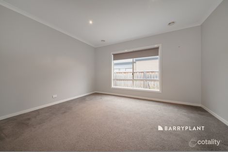 Property photo of 10 Curran Drive Officer VIC 3809
