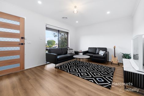 Property photo of 5 Pinnacle Way Hampton Park VIC 3976