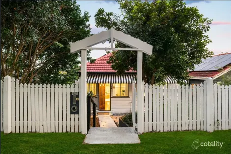 42 Hockings St, Holland Park West, QLD 4121