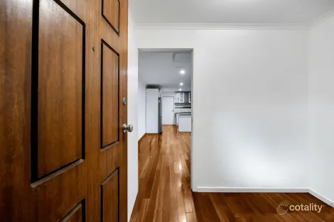 Property photo of 51 Redditch Crescent Deer Park VIC 3023