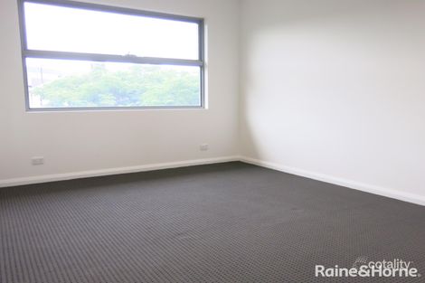 Property photo of 41 Broadway Caroline Springs VIC 3023