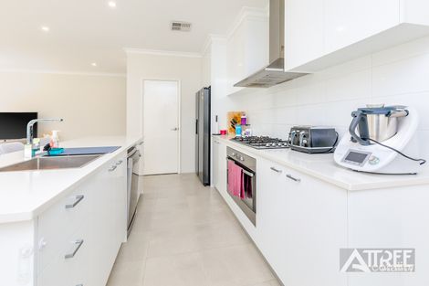 Property photo of 39 Clementine Boulevard Treeby WA 6164