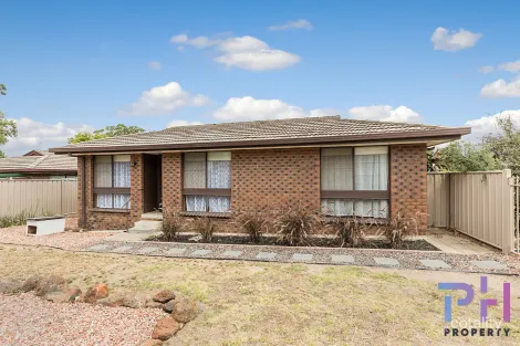 Property photo of 2/146 St Aidans Road Kennington VIC 3550